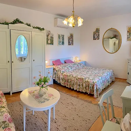 公寓 Eklektikus 79 *