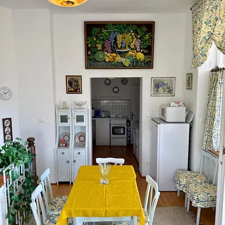 Eklektikus 79 公寓 *