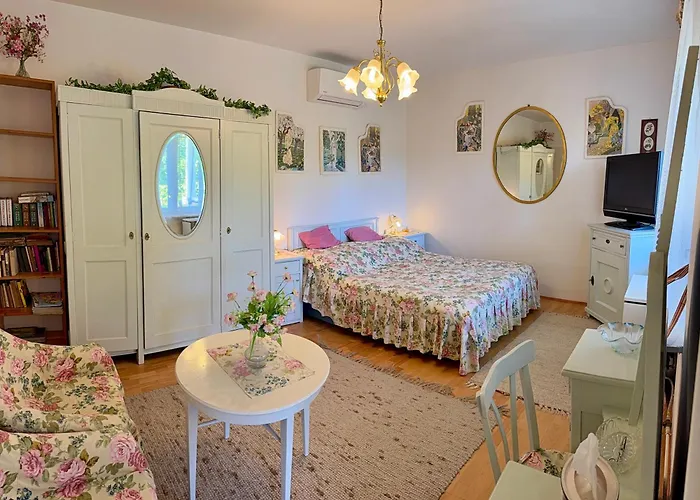 Apartment Eklektikus 79 *